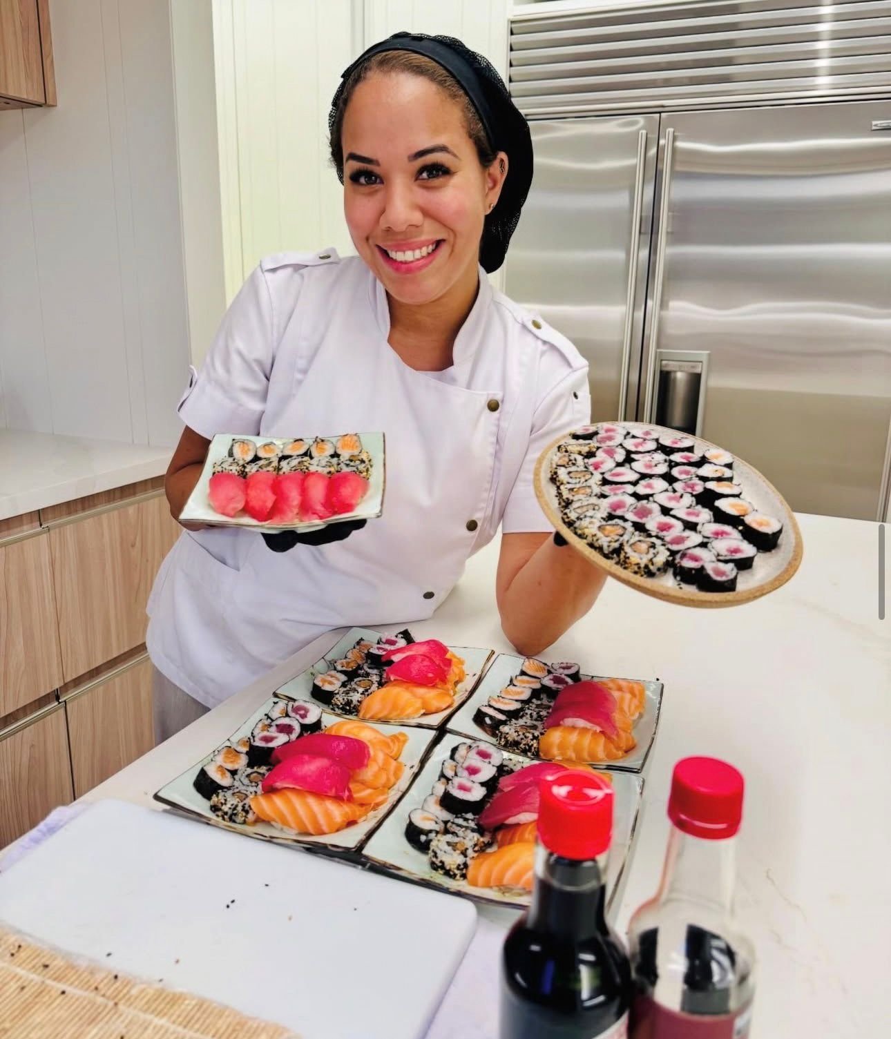 Chef Palloma montando estação de sushi